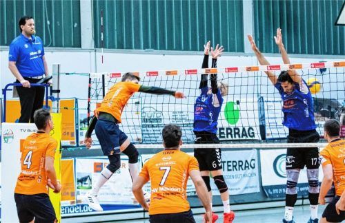 Wertvollster Spieler auf Mühldorfer Seite: Kapitän und Außenangreifer Tom Brandstetter (im Angriff gegen Bliesen) spielte am Wochenende sechs grandiose Sätze.Foto Bartsch