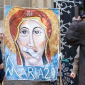 Frauen wollen Kirche von innen ändern
