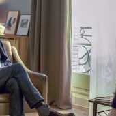 Ein Land sitzt auf der Couch