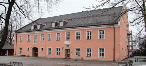Aus diesem Gebäude in der Kellerstraße in Bad Aibling zieht die Rupert-Egenberger-Schule aus.