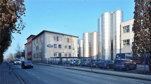 Das Danone-Werk in der Schönfeldstraße in Rosenheim schließt zum 31. August. Danone hat nun das Werksgrundstück an die Firma Saumweber aus München verkauft. Foto Schlecker