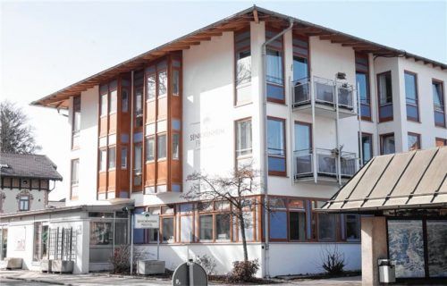 Das Seniorenheim Priental in Aschau sorgte im April für Aufsehen, als mindestens 15 Bewohner nachweislich an dem Virus gestorben waren.Foto Kirchner