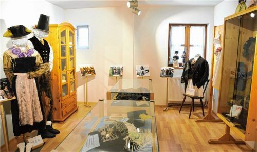 Das Trachtenkammerl im Innschifffahrts-Museum soll – wenn es nach dem Trachtenverein geht – noch im Laufe des Jahres für die Öffentlichkeit zugänglich gemacht werden. Foto Reischl-Zehentbauer