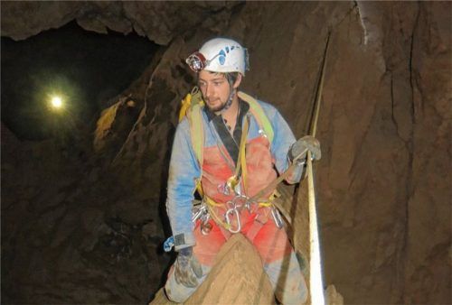 David Männl, Leiter der Höhlenrettung Rosenheim-Samerberg, in der Riesending-Schachthöhle (Bild). Dort wurde im Juni 2014 ebenfalls eine große Rettungsaktion gestartet, bei der der Höhlenforscher Johann Westhauser gerettet wurde. Foto Bergwacht Rosenheim-Samerberg
