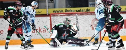Der 2:2-Ausgleich für Lindau: Das erste von drei Powerplay-Toren in Folge. Foto Ziegler