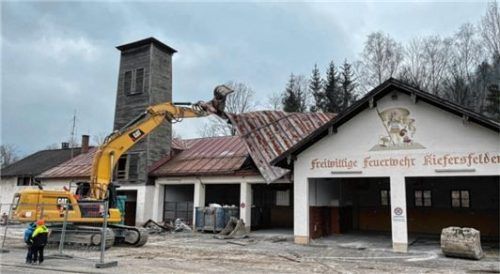Der Abriss des alten Gebäudes dauert möglicherweise noch bis März an.Foto  RE