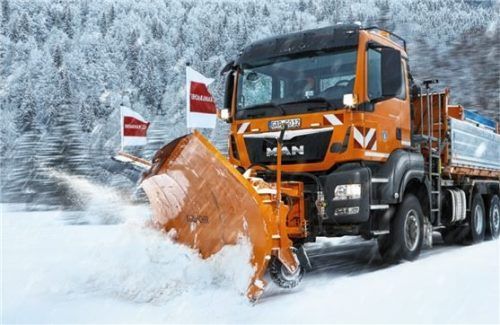Der MAN TGS 28.440 beim Schneeräumen. Auto-Medienportal.Net/MAN