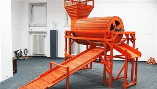 Die Corona-Pandemie sorgt auch in der künstlerischen Welt für Gefühlschaos, was Guido Wegenmann mit seiner Goldwaschanlage zum Ausdruck bringen willFoto Kulturverein