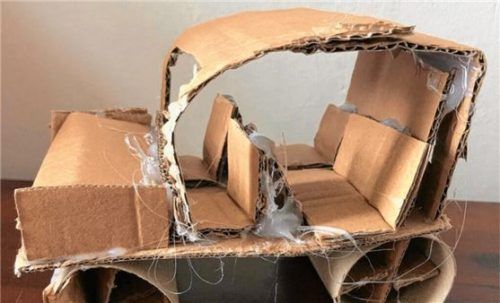 Die Schüler der Privaten Wirtschaftsschule Dr. Kalscheuer fertigten im Sozialen Lernen Autos aus Papier und Pappe an.Foto Füchtner