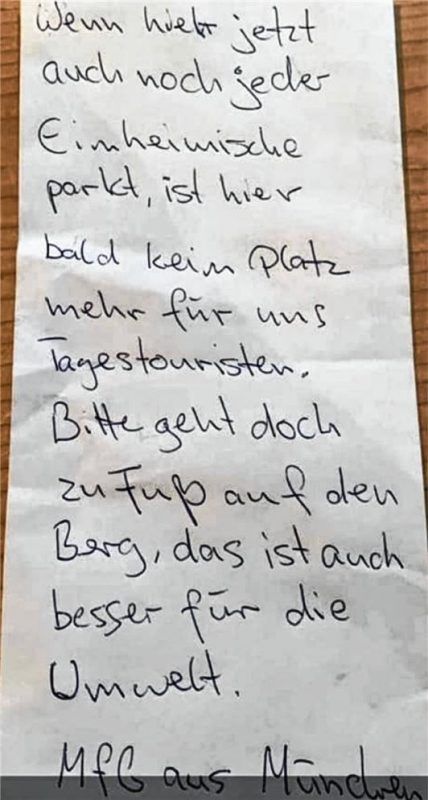 Ein „Strafzettel“ der besonderen Art: Eine Wanderin aus der Region fand die Beschwerde eines Münchners an ihrem Auto auf dem Parkplatz am Hochgern.Foto Schlecker