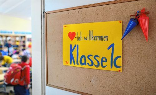 „Willkommen zurück“ hieß es gestern für Bayerns Grundschüler am Montag.Foto dpa/Michael
