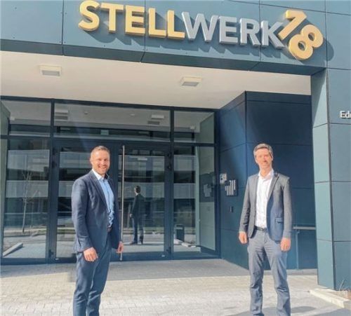 Führungswechsel beim Stellwerk 18 in Rosenheim: Geschäftsführer Daniel Artmann (links) und sein Nachfolger Dr. Florian Wiesböck.Foto re