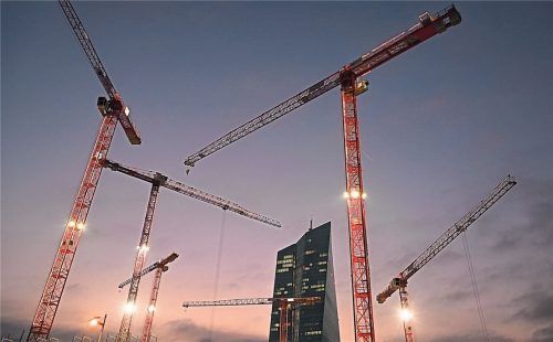 Gegen die derzeitige Wohnungsknappheit hilft nur eine vom Bund unterstützte Bauoffensive: Dieser Meinung sindjedenfalls diverse Bau-, Wirtschafts- und Industrieverbände.Foto Armin Deder/Dpa