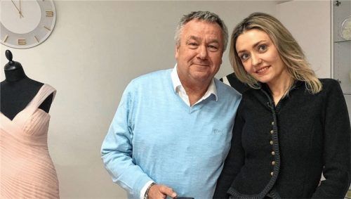 Kämpft gemeinsam mit seiner Frau Christina für die Öffnung des „Brautparadieses“ in Rosenheim: Alfons Thumbach.Foto  privat