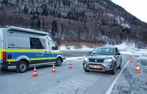 Kontrolle bei Windshausen: Am frühen Montagmorgen blieb der Andrang der Einreisenden überschaubar. Fotos Kirschner