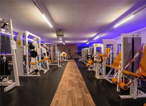 Leere an den Geräten: Die Rosenheimer Fitnessstudios sind aufgrund des Lockdowns geschlossen. Aus der Sicht von Studiobetreiber Michael Rauscher der „völlig falsche Ansatz“.Foto dpa