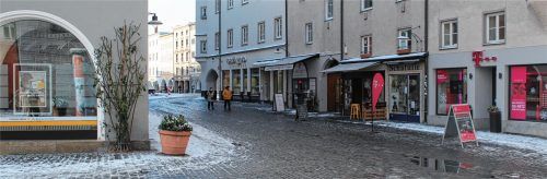 Leere Straßen – doch in den Geschäften sind die Mitarbeiter aktiv, um Kundenwünsche zu erfüllen.Foto khe