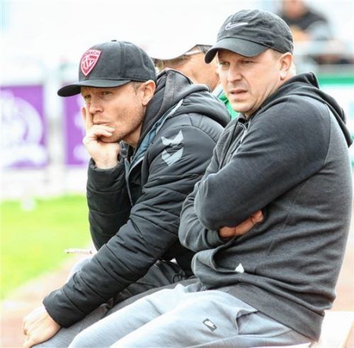 Noch neun Spiele gemeinsam auf der Buchbacher Trainerbank: Andi Bichlmaier (links) und der scheidende Markus Raupach. Foto: Buchholz