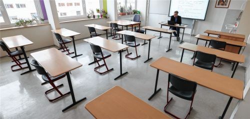 Situation im Lockdown: Schule und Ausbildung leiden unter der Corona-Krise. Viele Jugendliche haben sich mit dem im Moment stattfindenden Online-Unterricht zwar arrangiert, vermissen aber die Normalität und eine klare Trennung von Schule und Zuhause. Foto dpa