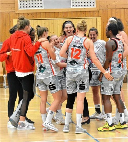 So freuten sich Wasserburgs Damen nach dem Heimsieg gegen Keltern. Foto Hörndl