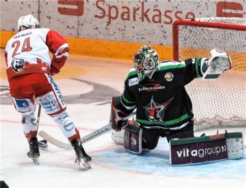 Starbulls-Keeper Andreas Mechel stoppt einen Alleingang von Lukas Heger. Foto Ziegler
