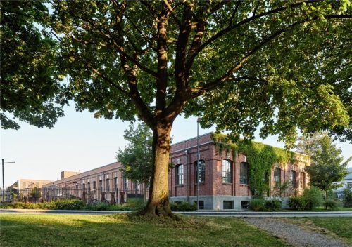Über zehn Jahre war das „Haus der Trends“ im einstigen Garnmagazin der Spinnerei – jetzt will der Betreiber vergrößern. Nach Umbauten sollen Praxen und Büros einziehen. Foto archimage – Meike Hansen
