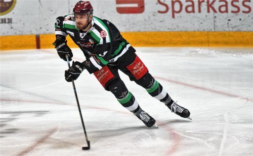 Verteidiger Tobias Draxinger ist im Heimspiel gegen Peiting wahrscheinlich wieder mit dabei. Foto Ziegler
