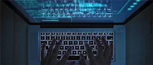 Weil sie kiloweise Drogen über das Darknet bestellt und im Raum Traunstein verkauft hatten, mussten sich jetzt drei Männer vor dem Landgericht Traunstein verantworten. Foto dpa