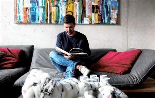 Will Erinnerungsstücke für einen guten Zweck versteigern: Komar-Enkel Matthias Häusler.