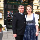 Shoppingmeile mit Eisstockbahn