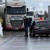 Massenkarambolage mit 65 Fahrzeugen auf der A 9