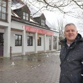 Gewaltige Feiern, mickrige Halle
