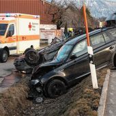 Zwei Fahrzeuge nach Kollision im Graben
