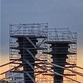 Mega-Baustelle zeigt sich im Sonnenaufgang