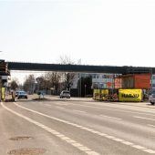 Arbeiten an Aicherparkbrücke schreiten voran – Schweres Gerät rollte in der Nacht auf Mittwoch an