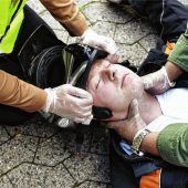 Motorradfahrer stehen in den Startlöchern