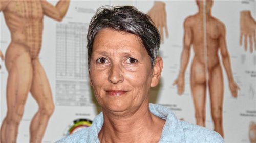 Antje Fingerhut, Heilpraktikerin aus Kiefersfelden, findet die Vorgehensweise der Grenzbeamten fragwürdig. Viele ihrer österreichischen Patienten werden nicht über die Grenze gelassen. Foto Schmidt