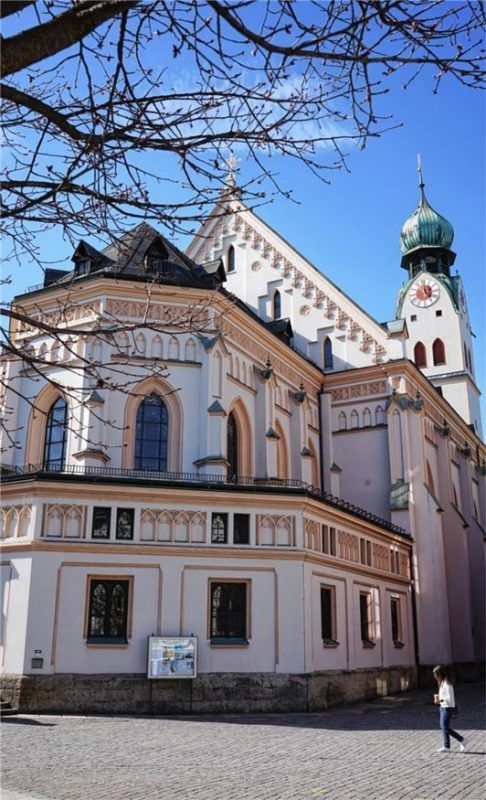 Auch in St. Nikolaus am Ludwigsplatz feiern die Gläubigen an Ostern Gottesdienste. Es sind allerdings schon alle Plätze vergeben. Foto kreklau