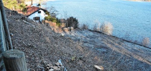 Blick auf das ehemalige Fischerstüberl am Simssee. Der Söchtenauer Gemeinderat hat das Bebauungsplanverfahren fortgeschrieben. Foto schlecker