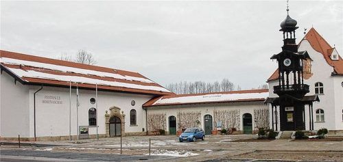 Das Innere der Aschauer Festhalle wird restauriert. Erbaut 1895, ist das eiserne Tragwerk nun in die Jahre gekommen. Foto Rehberg