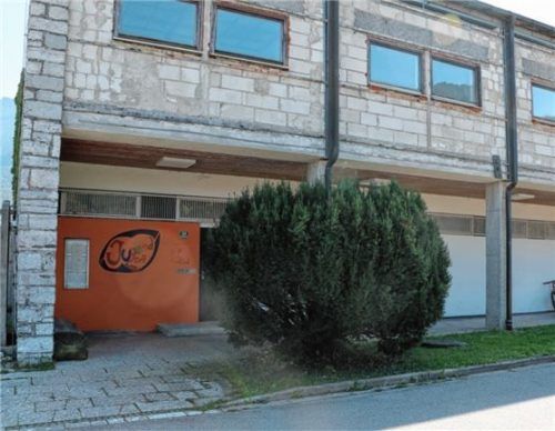 Der Jugendtreff in der ehemaligen Hausmeisterwohnung der Aschauer Sporthalle ist seit längerer Zeit geschlossen. Über die Zukunft eines Jugendtreffs in der Gemeinde Aschau ist noch nichts beschlossen.Foto Rehberg