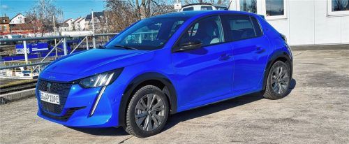 Der Peugeot e-208 glänzt in der Top-Ausstattung mit gefälligen Materialien. Foto Auto-Medienportal.Net/Michael Kirchberger