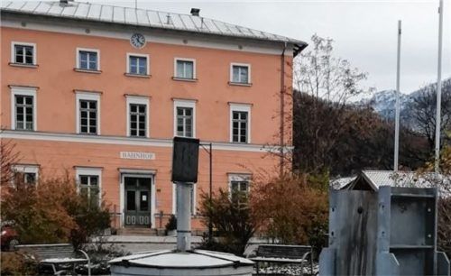 Die Maibaumhalterung bleibt ein weiteres Jahr leer. Foto Rehberg