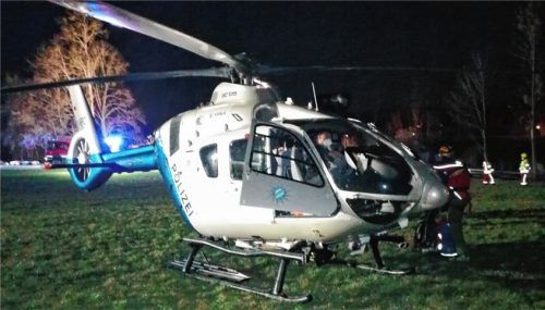 Die Piloten des Polizeihubschraubers Edelweiß3 wurden während der Rettungsaktion durch einen Laserpointer geblendet. Trotzdem gelang den Einsatzkräften die Rettung der beiden Wanderinnen. Fotos Bergwacht