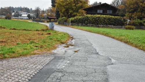Die Reikeringer Straße in Stephanskirchen wird in diesem Jahr für 130000 Euro saniert. Foto Schlecker