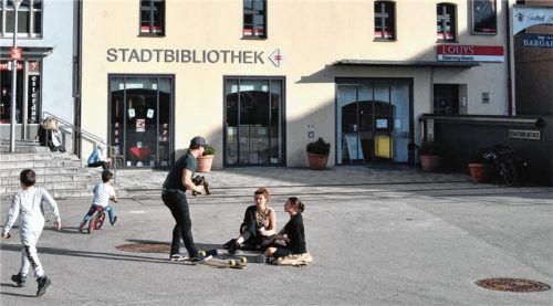 Die Rosenheimer Stadtbibliothek muss nur sechs Tage nach Wiedereröffnung erneut schließen. Das Bild ist vor der Corona-Krise entstanden.Fotos Schlecker (Archiv), Stadtbibliothek