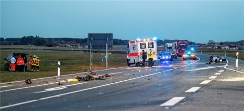 Großräumig war die Kreisstraße T8 während der Unfallaufnahme gesperrt. Foto Lamminger