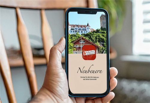 Herunterladen, durchklicken und die wichtigsten Infos rund um Neubeuern bequem am Handy mitverfolgen. Die neue „Rathaus-App Neubeuern“ ist für Nutzer kostenlos. Foto Gemeinde Neubeuern