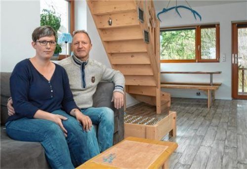 Keine Mieter in der Wohnung: Ann-Kathrin Brückner und Gottfried Garnreiter können den zahlreichen Anfragen aufgrund der Corona-Beschränkungen im Moment nicht nachkommen. Foto Berger