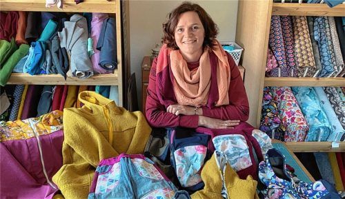 Lucia Spitzmüller liebt es bunt: Und damit kommt sie bei den „Bibsele“ – schwäbisch für Kinder – richtig gut an. Doch ihre Outdoor-Mode ist nicht nur farbenfroh, sondern auch regional gefertigt und nachhaltig.Fotos  Gerlach